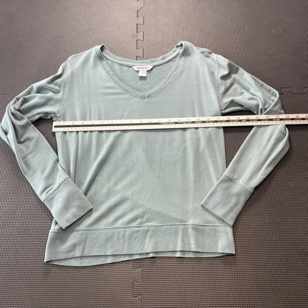 Athleta Small Long Sleeve V-Neck Pullover In Light Green With Ribbed Cuffs And H - Picture 4 of 5